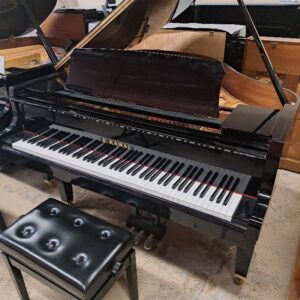 Kawai GL-10 5 foot grand piano in a polished ebony finish.